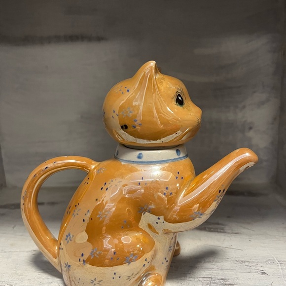 Vintage whimsical Cat-Shaped Teapot - Orange/Peach and Blue - Picture 7 of 11
